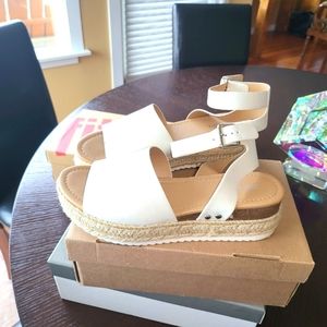 White Sandals size 10